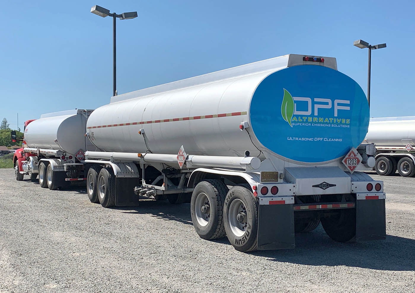 Back of a clean, large, reflective semi truck rig, contact DPF Alternatives for a DPF cleaning in Phoenix, AZ.